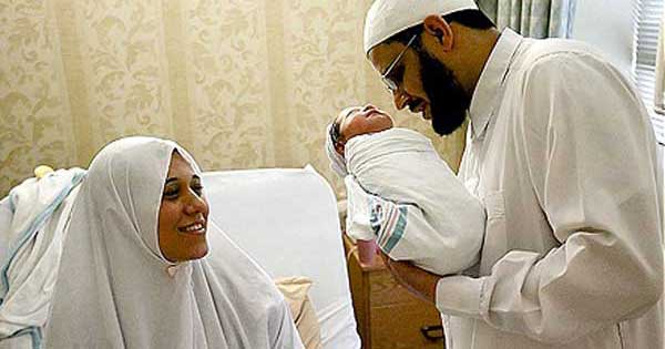 Saying the Adhan to Newborn